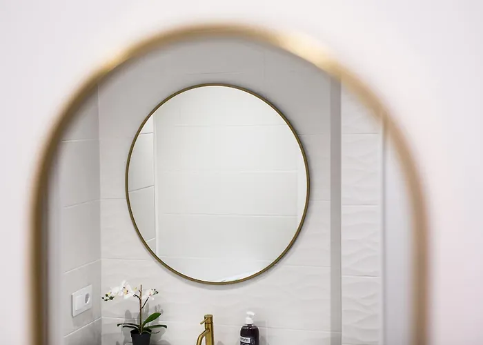 De Manuel By Montellano *